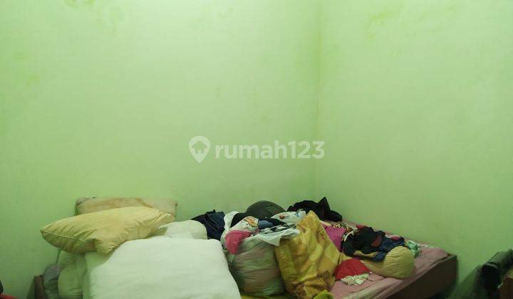 DISEWAKAN rumah 2 lantai siap huni dekat Jalan Ir Soekarno, Solo Baru.
 12