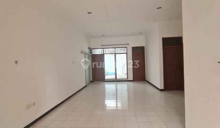 Disewakan Rumah bagus bersih siap pakai di sektor 1 solo baru 18