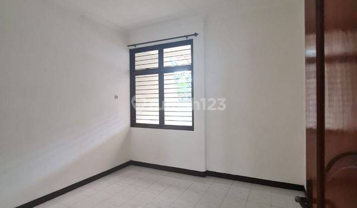 Disewakan Rumah bagus bersih siap pakai di sektor 1 solo baru 19