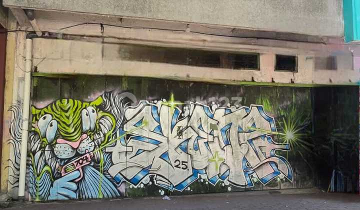 Golden Opportunity for Investment: Super 2-Story House & Shop in the Strategic Slamet Riyadi Area 1