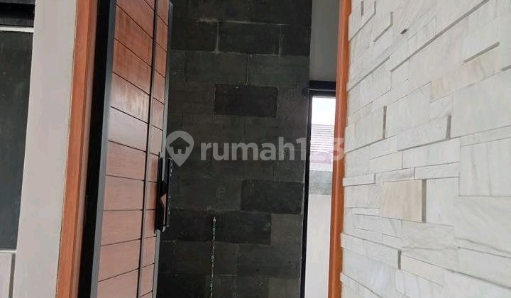 Luxurious 2-Story Hook House – 1 Minute to Pakuwon Mall! Luxurious 2-Story Hook House – 1 Minute to Pakuwon Mall!