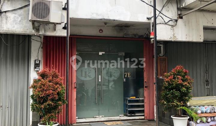 For Rent 4.5-Story Shop House, 300M2 Area in Tanah Abang, Central Jakarta