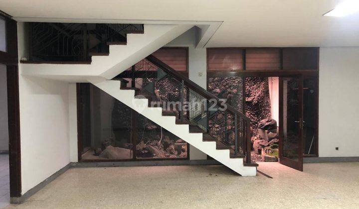 Dijual Butuh Rumah 2lantai di Jalan Raya Besar Slamet Riyadi 1