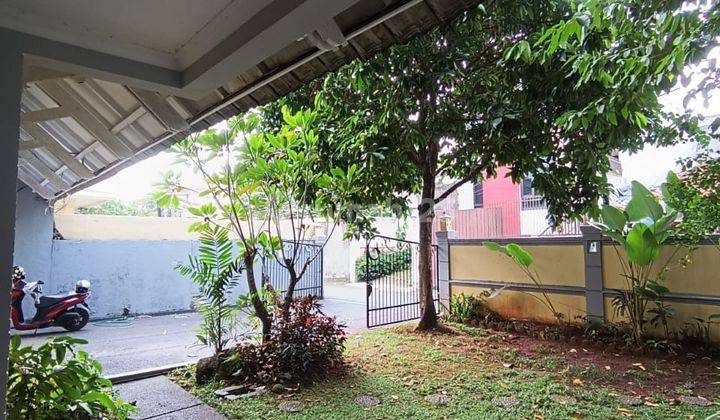 Disewakan Rumah Lb 400m2 Cocok Kantor Parkiran 4 Mobil di Kemang 2