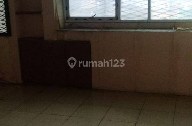 Disewakan Ruko 4lt Luas B 220m2 Parkiran 2 Mobil di Menteng 2