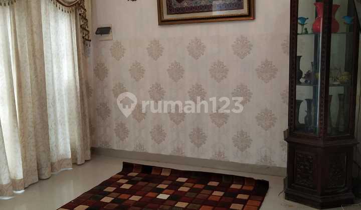 Dibawah Pasaran Rumah 2lt Luas 200m2 Furnished Parkir 2mobil Dekat Tebet