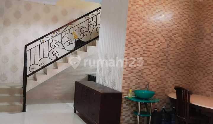 Dibawah Pasaran Rumah 2lt Luas 200m2 Furnished Parkir 2mobil Dekat Tebet 2