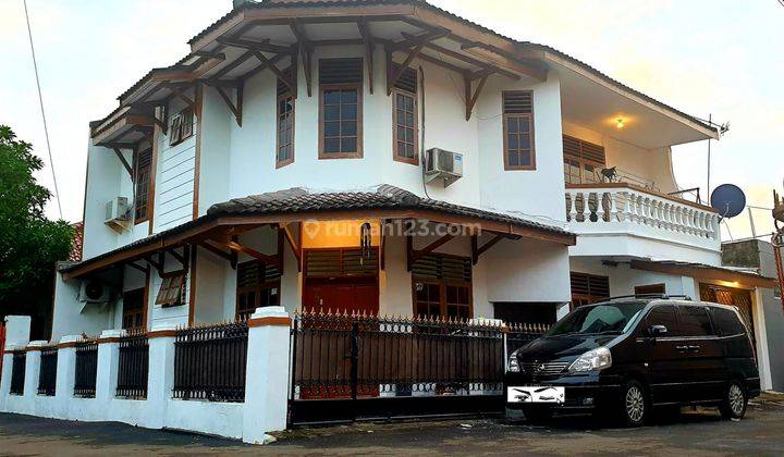 Jual Rumah Mewah di Jatiwaringin Luas 210m2 Akses 2 Mobil di Jkt 1