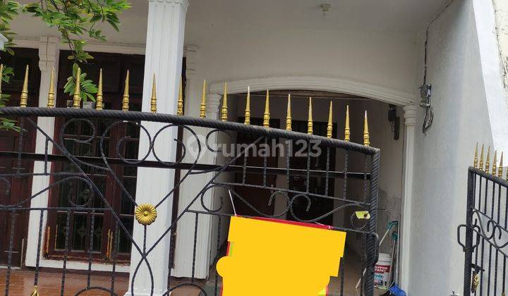 Disewakan rumah 2lt luas 250m2 akses jalan 2 mobil di tebet 2