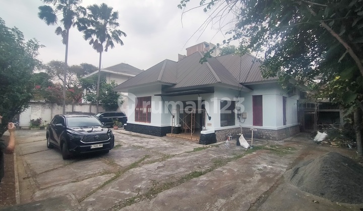 Disewa rumah cocok untuk kantor atau usaha resto luas 1100m2 pinggir jalan raya di Menteng Disewa rumah cocok untuk kantor atau usaha resto luas 1100m2 pinggir jalan raya di Menteng
