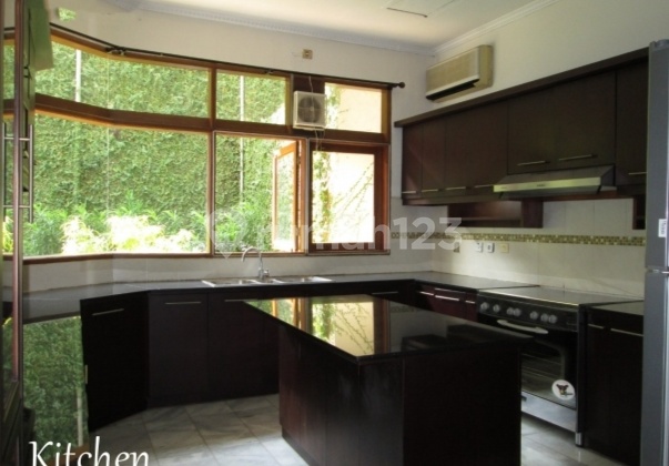 Disewa rumah mewah 2lt luas 595m2  ada private pool luas di jaksel 2