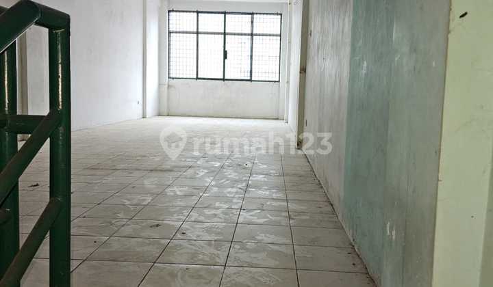 Disewakan ruko 2lt luas 150m2 di tanah abang Disewakan ruko 2lt luas 150m2 di tanah abang