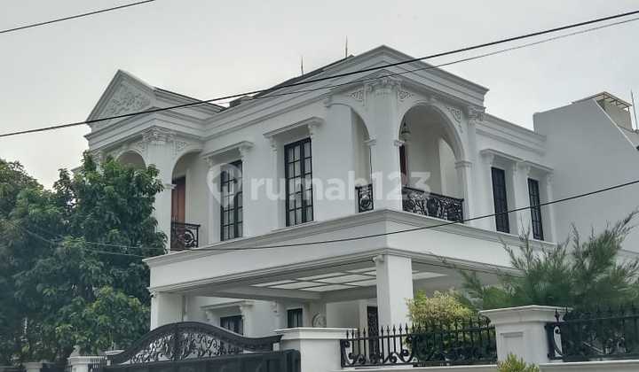 For sale: 2-story super luxurious 700m2 house in Kelapa Gading with a swimming pool and elevator.