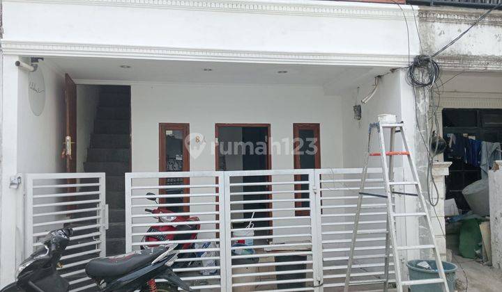 Disewakan Rumah 2lt Luas 100m2 Akses Jalan 2 Mobil di Tebet  1