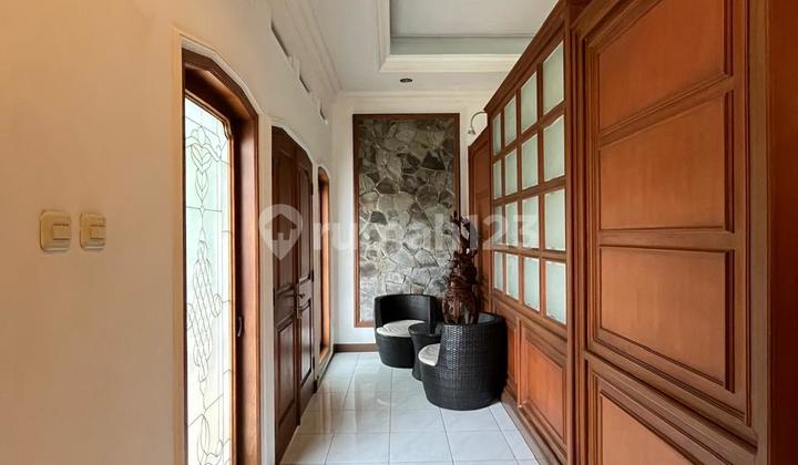 Disewakan Rumah Bagus dan Rapih Luas 500M2 Parkiran 3Mobil di Menteng 2