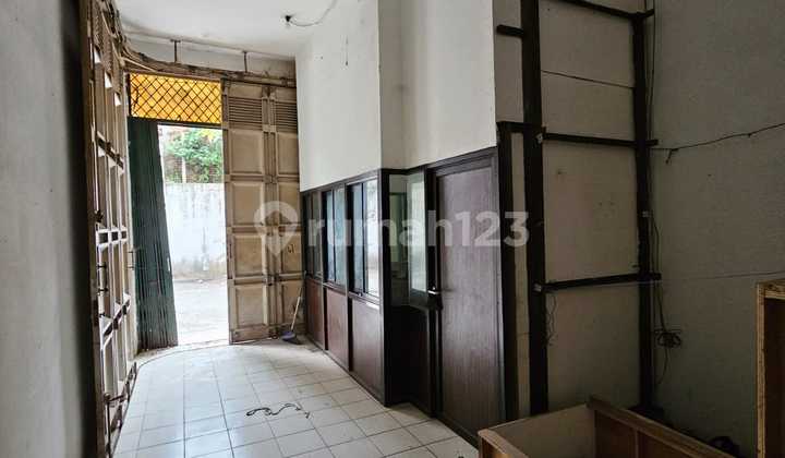 For rent, 2-story shop house, area 150m2, located in Tanah Abang. 2