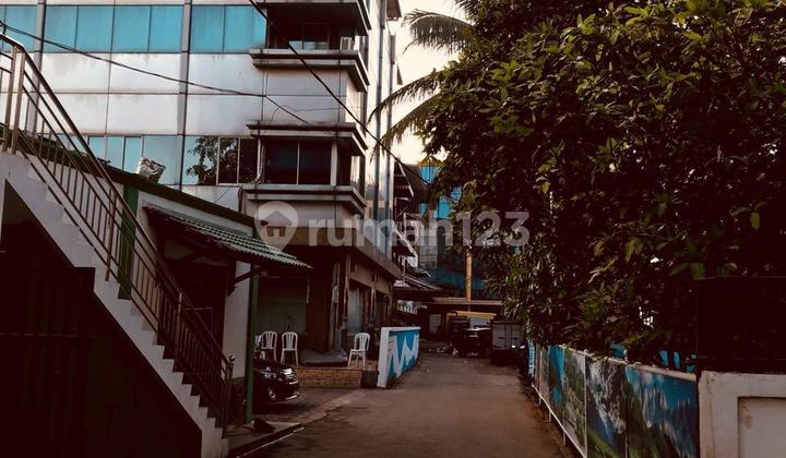 For Rent 4.5-Story Shophouse, Suitable for Office or Warehouse, Thamrin, South Jakarta 2