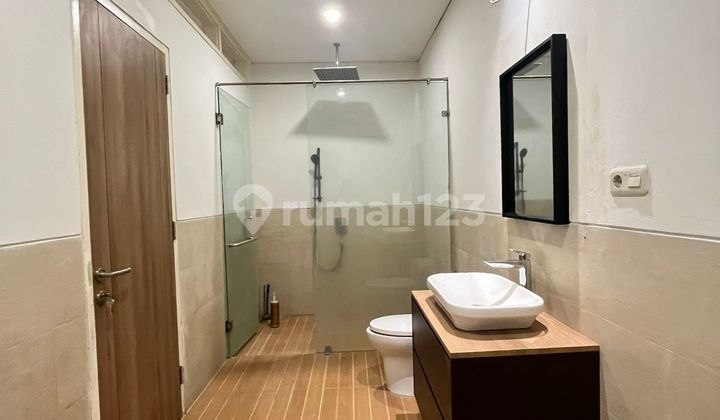 Disewakan Rumah 2Lt Luas 390M2 Parkiran Luas Cocok Kantor 2