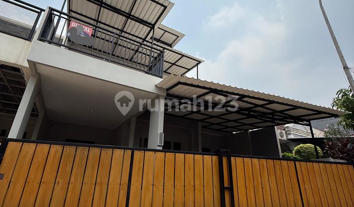 Bagus! Rumah Full Renovasi 3 Lantai di BSD Taman Crysant