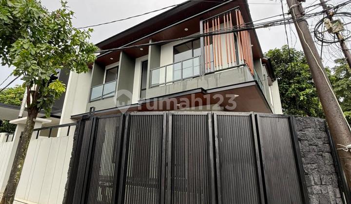 Rumah Hoek Baru Desain 2 Fasad Mewah di Griya Loka Dekat Sekolah dan Tol