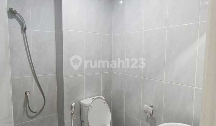 Busy Traffic! 3-Story Ruko for Rent in BSD Campton near Atmajaya Busy Traffic! 3-Story Ruko for Rent in BSD Campton near Atmajaya