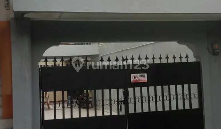 Affordable House! 165 square meters in Cirendeu Ciputat, near MRT Lebak Bulus. 2