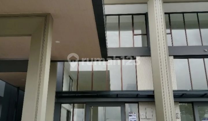 Sewa Ruko Baru 3 Lantai di Hampton Avenue Traffic Sudah Padat Sewa Ruko Baru 3 Lantai di Hampton Avenue Traffic Sudah Padat