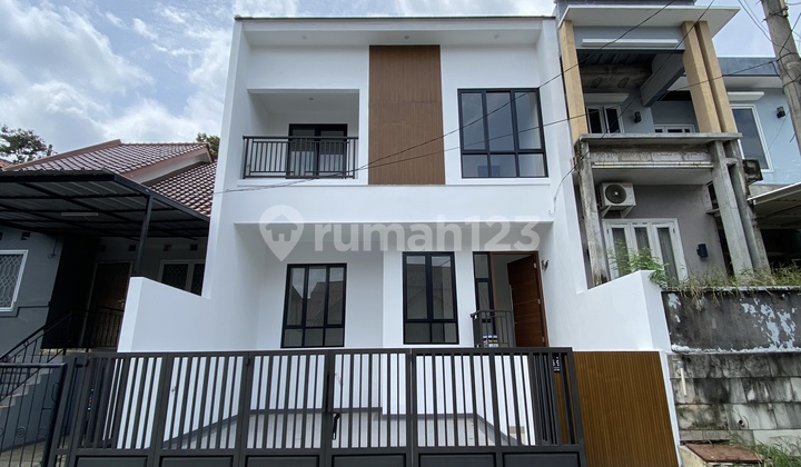 Rumah Cantik Brand New 2 Lantai SHM di Villa Melati Mas