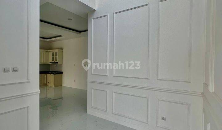 Rumah Baru Modern Classic Posisi Hook Bagus Luas di Nusaloka BSD 2