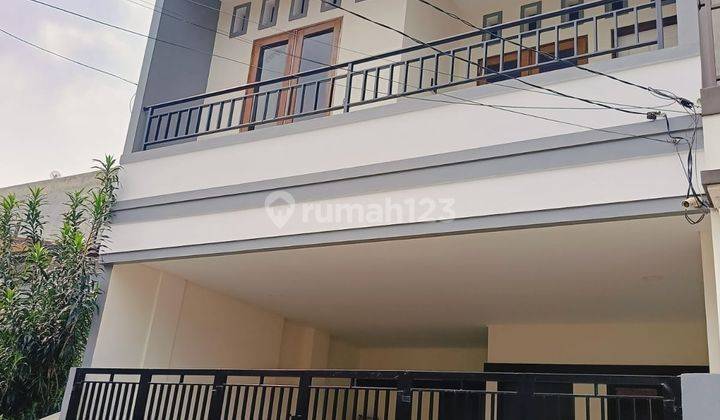 Rumah 2 Lantai Sudah Renov Full Bangunan Seperti Rumah Baru 1