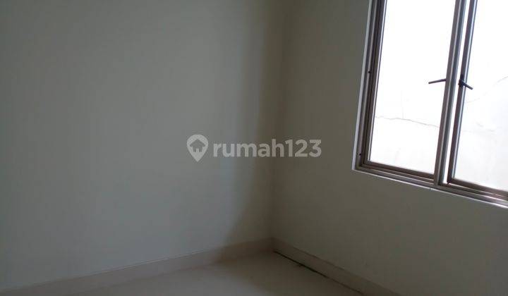 Rumah 2 Lantai Di Area Strategis  7