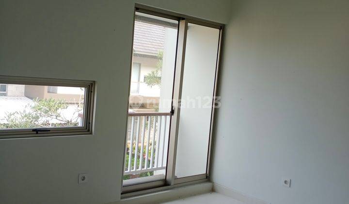 Rumah 2 Lantai Di Area Strategis  8