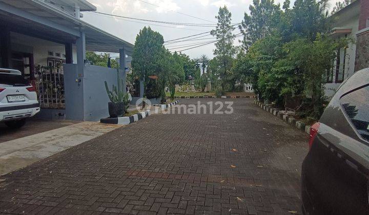 Dijual Rumah Mewah 3 Lantai Di BCC 2