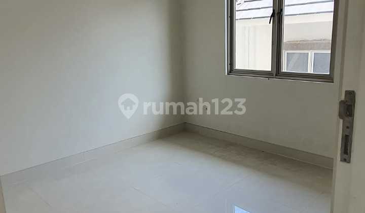 Dijual Rumah 2 Lantai Di Royal Tajur  2