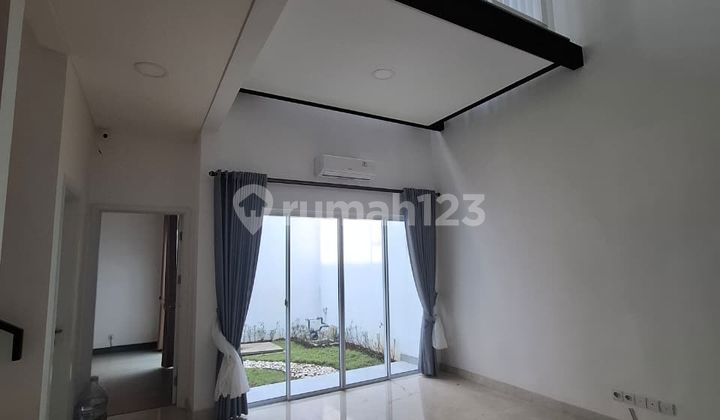 DISEWAKAN RUMAH CLUSTER RIVIERA SEMI FURNISHED 8x18