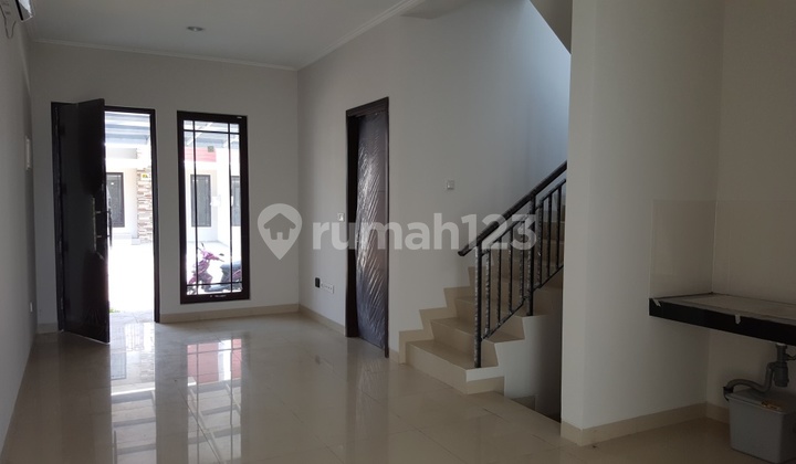 DISEWAKAN RUMAH GREEN LAKE CITY CLUSTER ASIA UNIT KOSONGAN 6X15 DISEWAKAN RUMAH GREEN LAKE CITY CLUSTER ASIA UNIT KOSONGAN 6X15