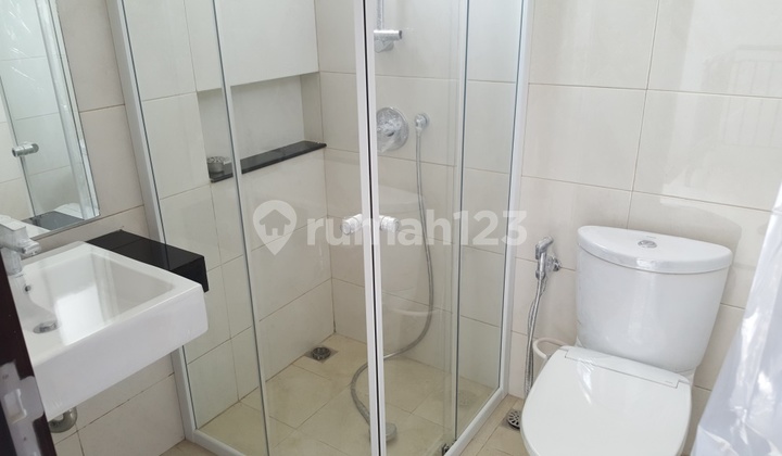 DISEWAKAN RUMAH GREEN LAKE CITY CLUSTER ASIA UNIT KOSONGAN 6X15  2