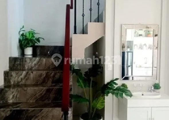 JUAL RUMAH DENGAN KONSEP PERUMAHAN BELANDA 2
