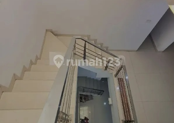2 RUMAH GANDENG DALAM KOMPLEK DI INTI KOTA 2