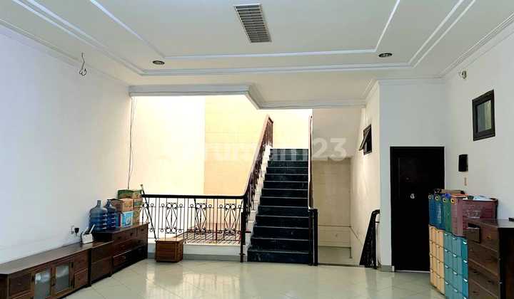 For Sale Spacious and Well-Maintained Villa on Gandhi Street, Medan
