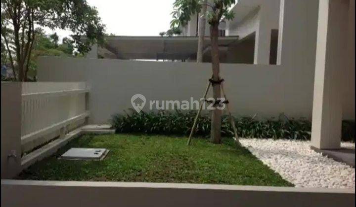 Dijual Cepat Rumah 2 Lantai Full Furnish di Graha Family  2