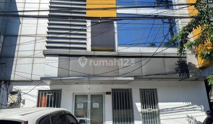 Disewakan Ruko 2,5 Lantai Nol Jalan di Kedungdoro Surabaya 1