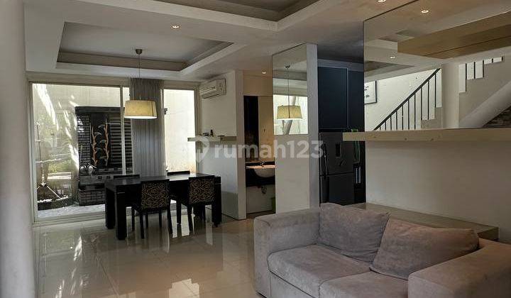 Dijual Rumah 2 Lantai Full Furnished di Dian Istana 1