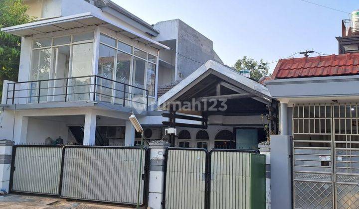 DISEWAKAN Rumah  semi furnish di Darmo Harapan Surabaya 1