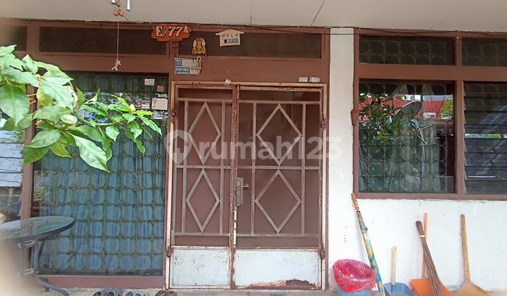Jual Rumah Tua Hanya Hitung Tanah Daerah Jembatan Dua Jual Rumah Tua Hanya Hitung Tanah Daerah Jembatan Dua