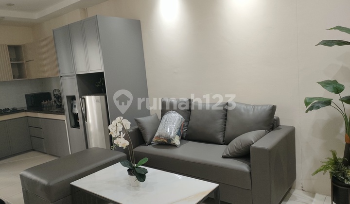 Apartemen 3 Kamar Tidur Furnished Terenovasi 2