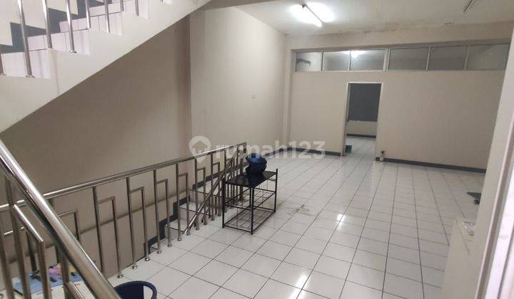 Sewa Ruko 3 Lantai Strategis Ramai Di Seberang BCA Astanaanyar  2