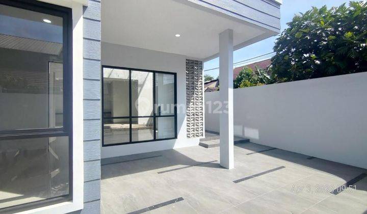 Rumah Baru Modern Minimalis di Taman Holis Indah Kopo 1