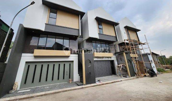 Rumah 3 Lantai Baru Setraduta Siap Huni Minimalis 1