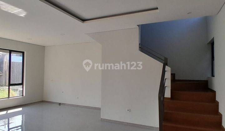 Rumah 3 Lantai Baru Setraduta Siap Huni Minimalis 2